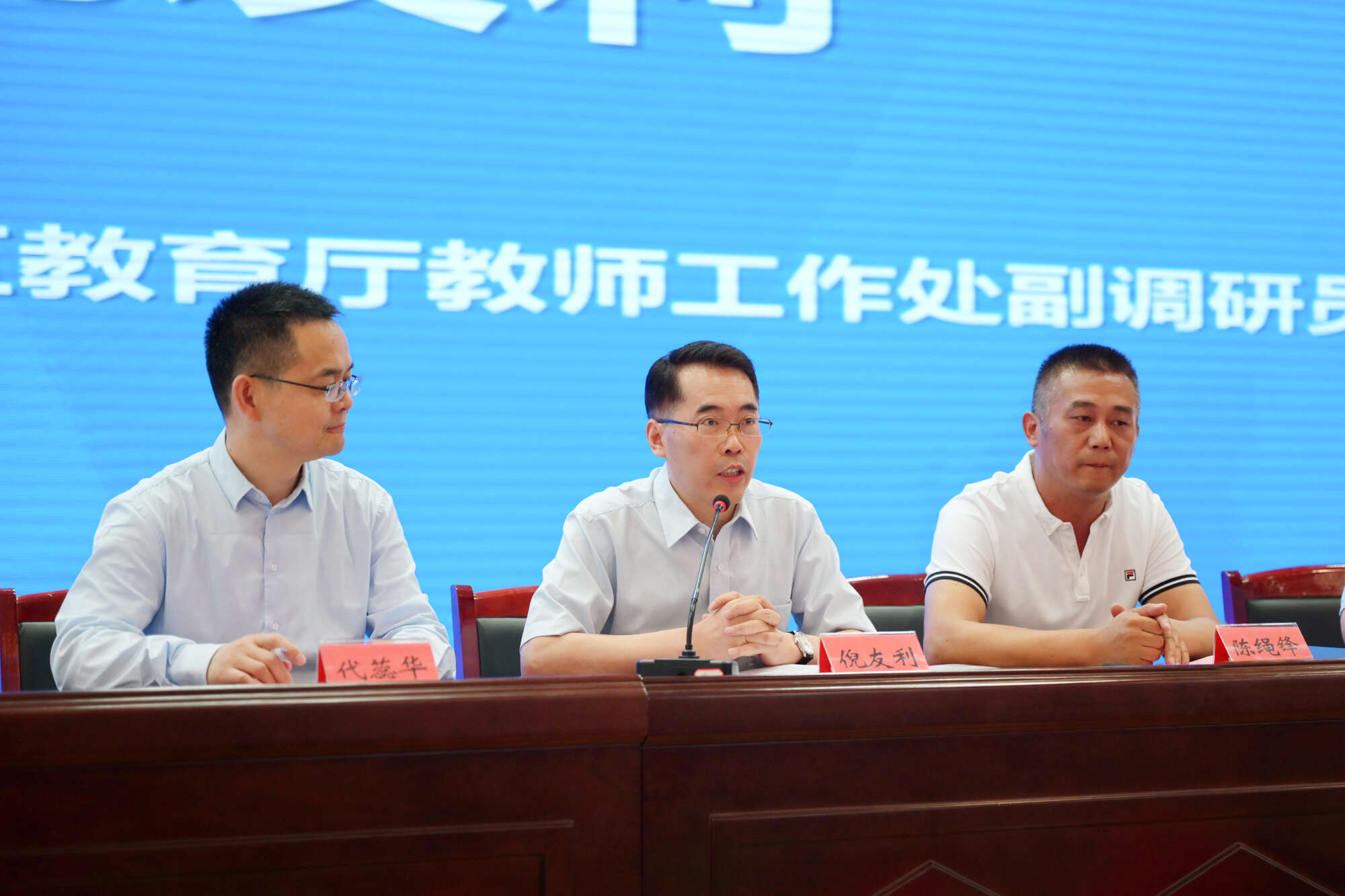 南疆地區(qū)中學(xué)校長國家級專項培訓(xùn)班在新疆庫爾勒市實驗中學(xué)舉行