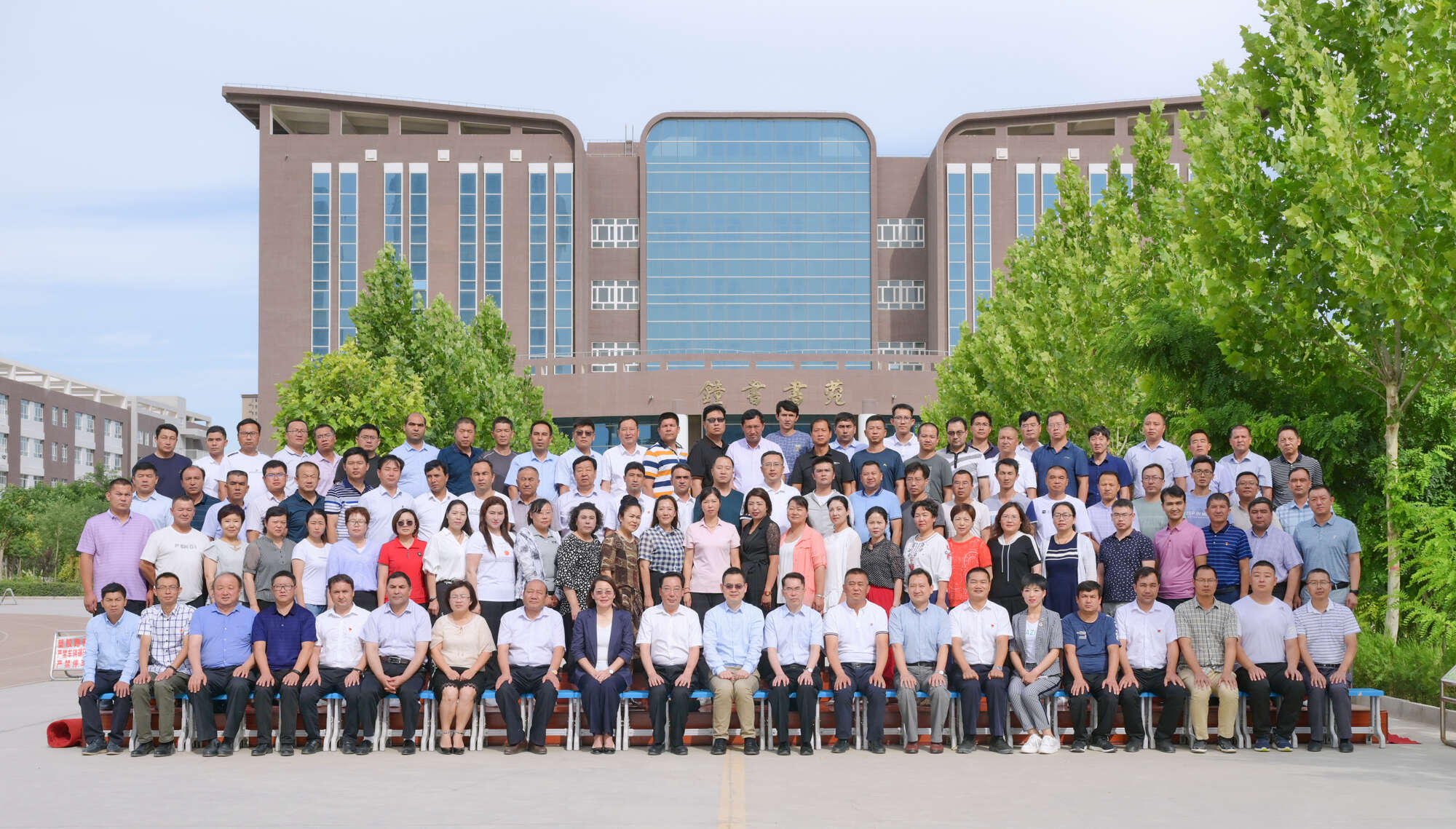 南疆地區(qū)中學(xué)校長國家級專項培訓(xùn)班在新疆庫爾勒市實驗中學(xué)舉行