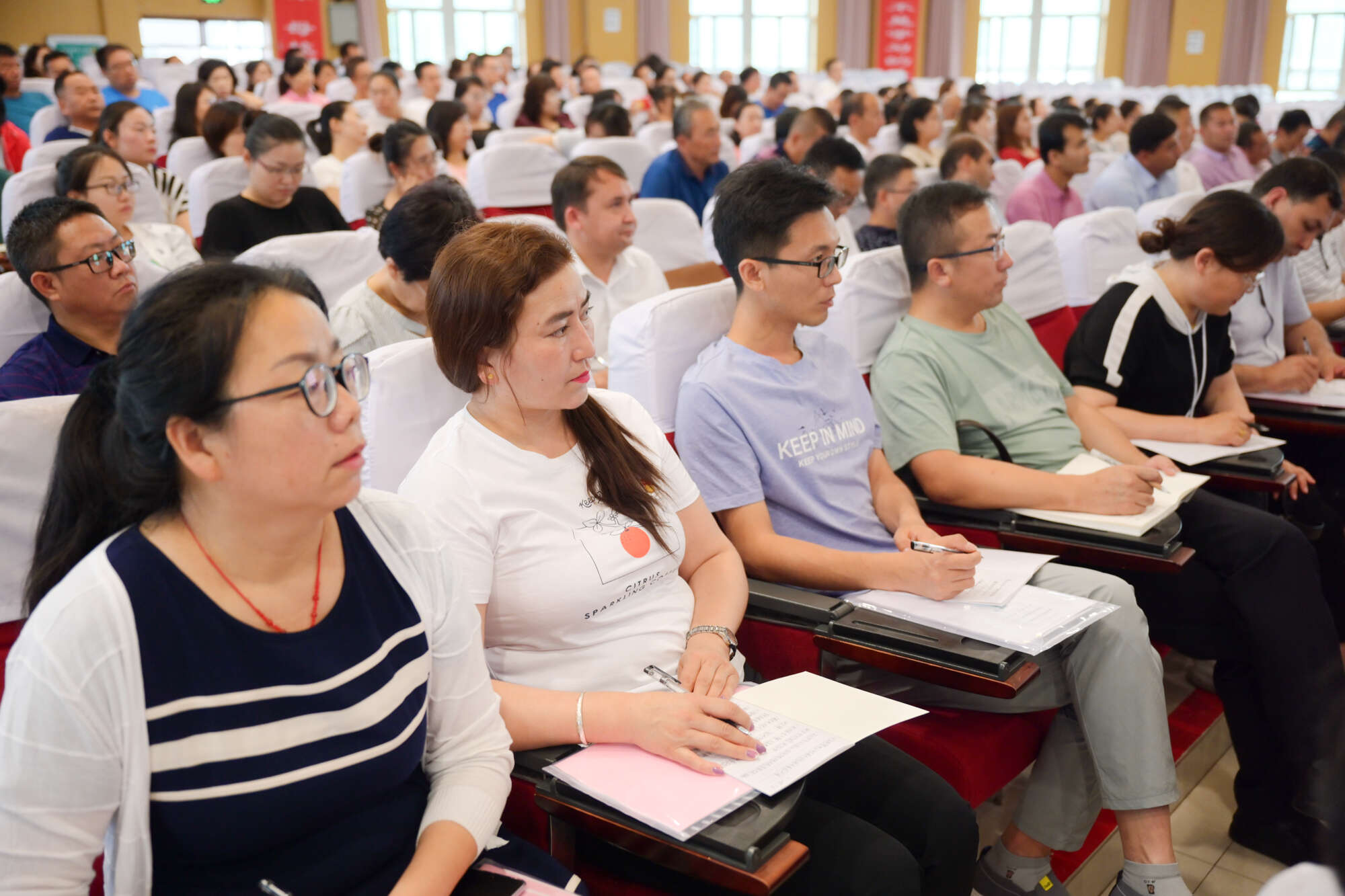 南疆地區(qū)中學(xué)校長國家級專項培訓(xùn)班在新疆庫爾勒市實驗中學(xué)舉行