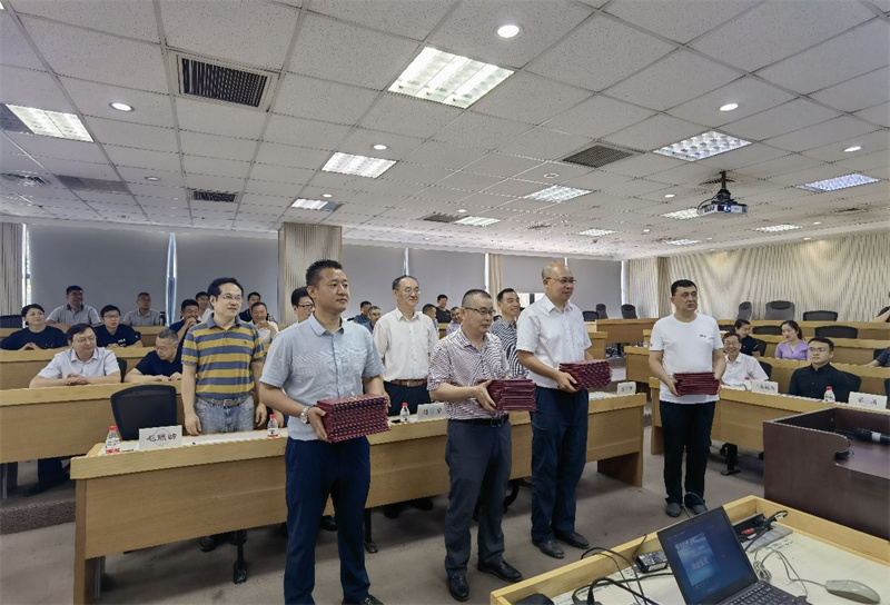 天津大學(xué)四十六期新疆公務(wù)人員培訓(xùn)班正式結(jié)業(yè)