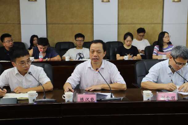 我校舉行第七批研究生實踐鍛煉培訓會