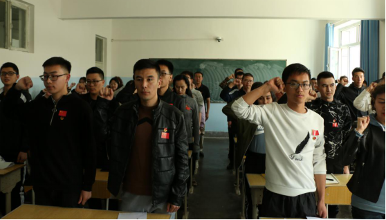 新疆教育出版社31名公務(wù)人員在新疆大學(xué)人文學(xué)院開(kāi)展“三進(jìn)兩聯(lián)一交友”活動(dòng)